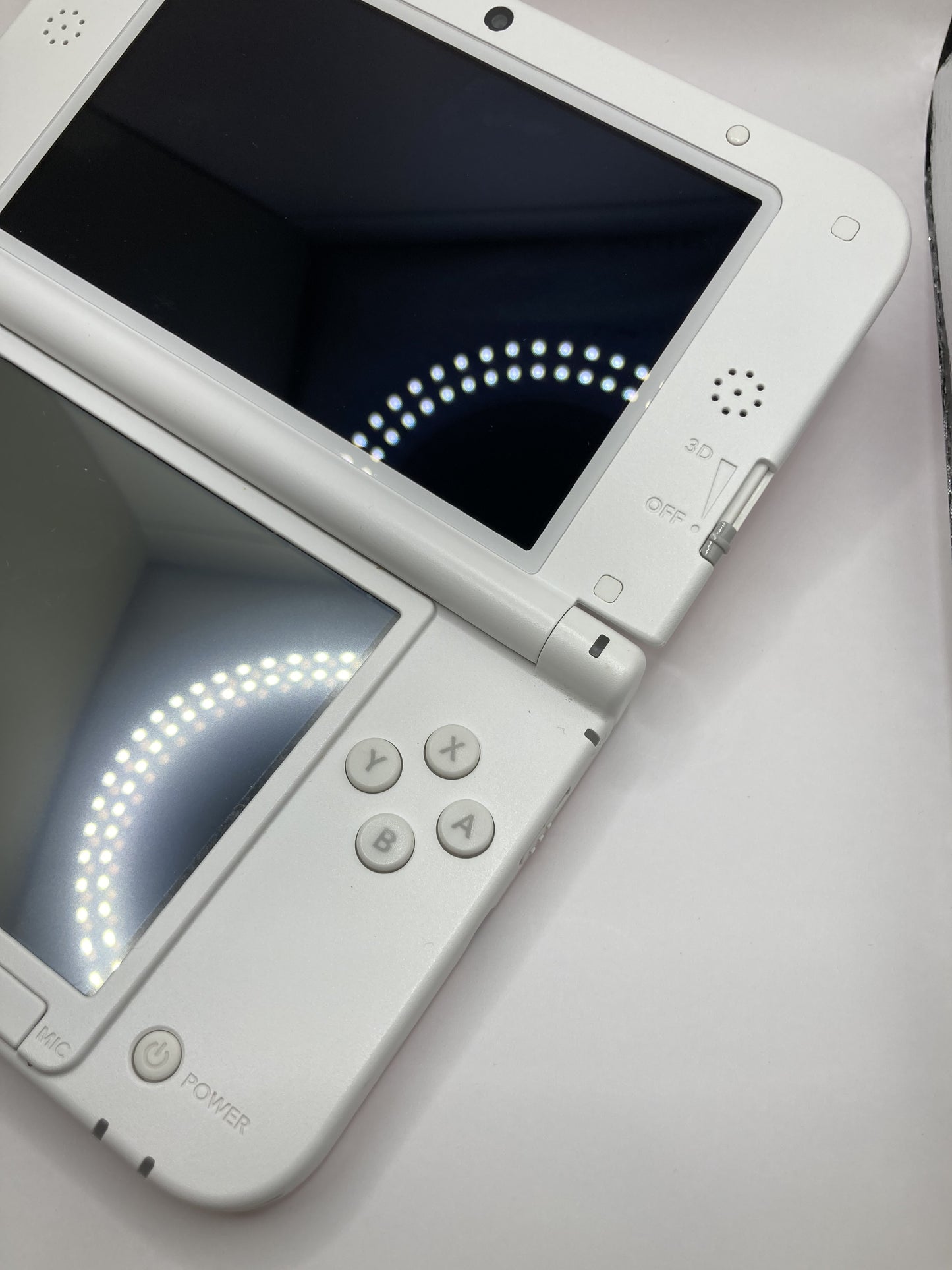 Nintendo 3DS XL - Pink and White