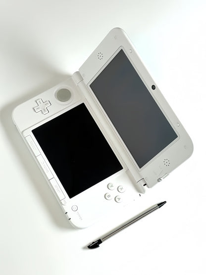 Nintendo 3DS XL - Mint And White